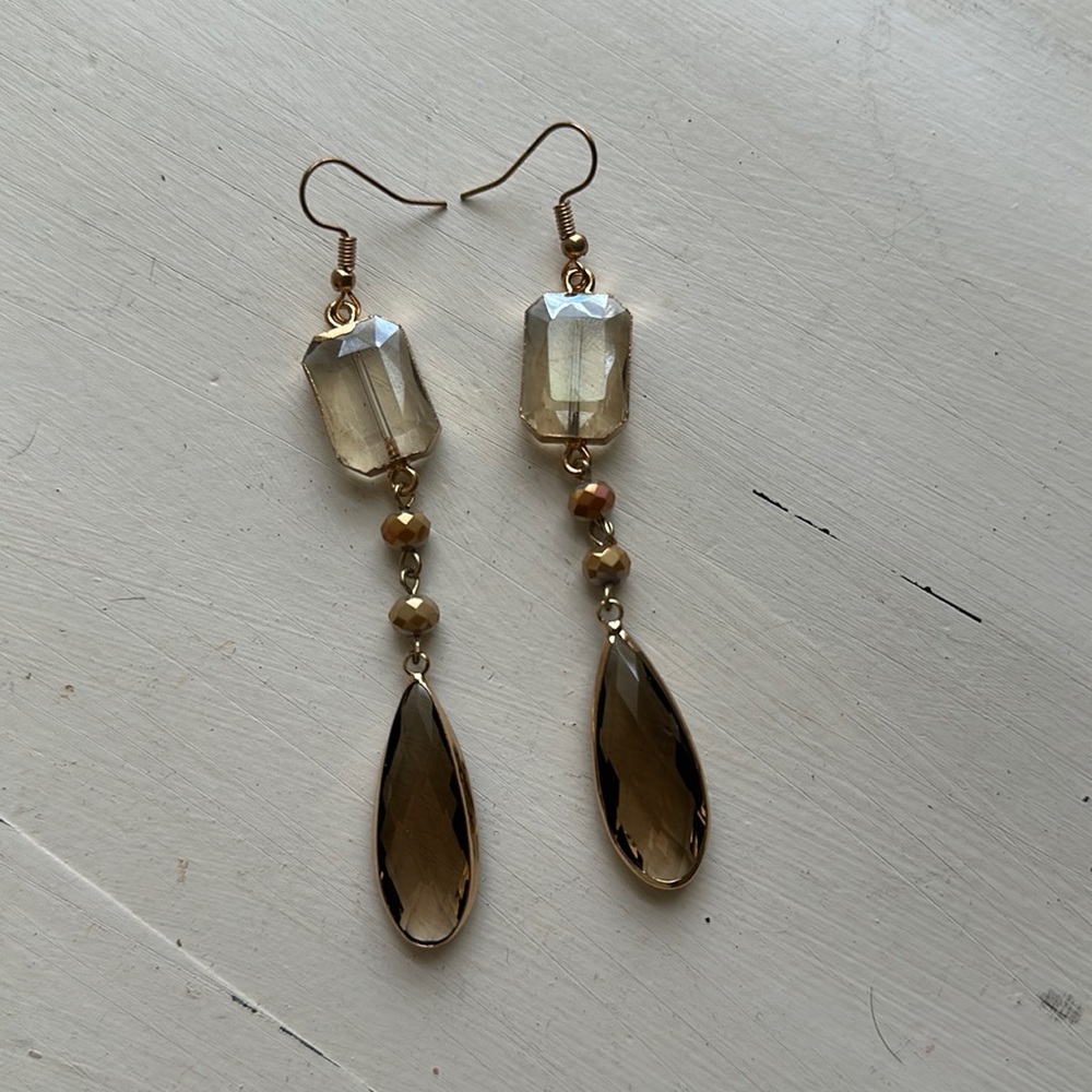 NWOT 3.5 in drop clear and brown beaded earrings